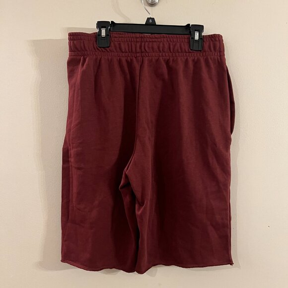Under Armour Men's Burgundy Shorts - Size Medium - Picture 2 of 4